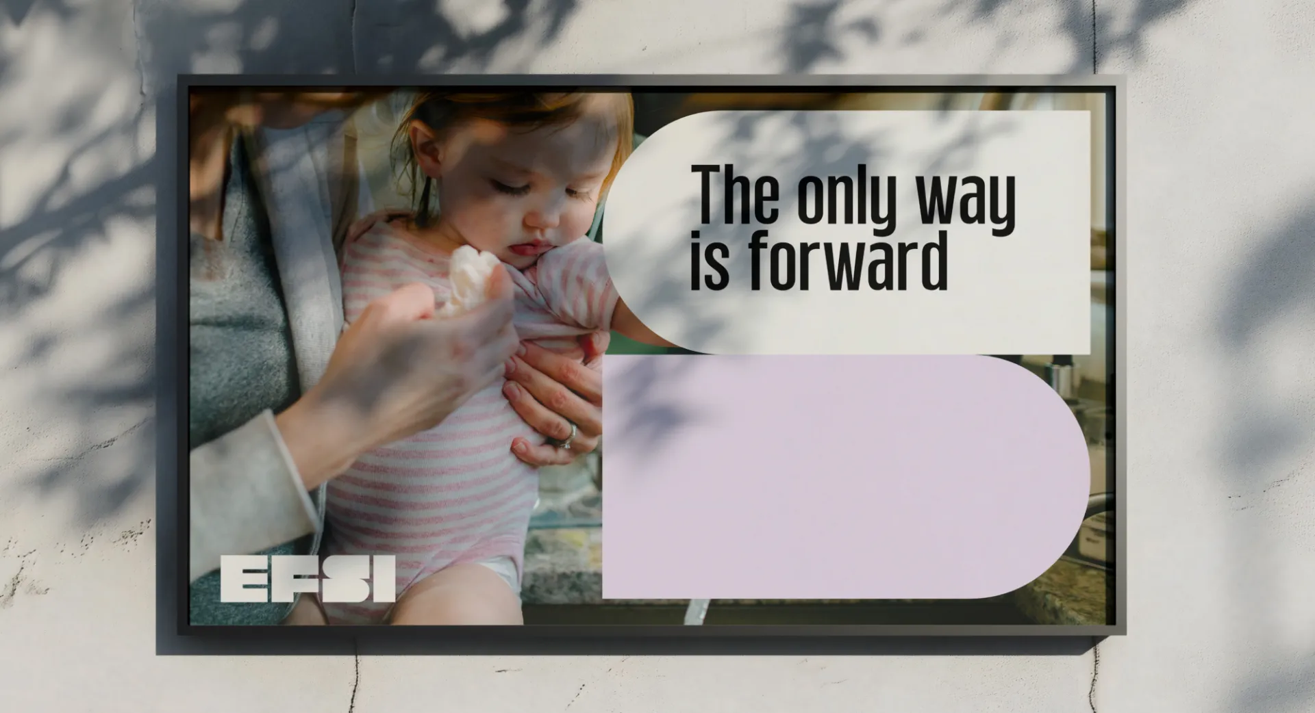 Campagneposter van European Federation for Services to Individuals met ouder en kind rond huishoudelijke dienstverlening en de slogan “The only way is forward”