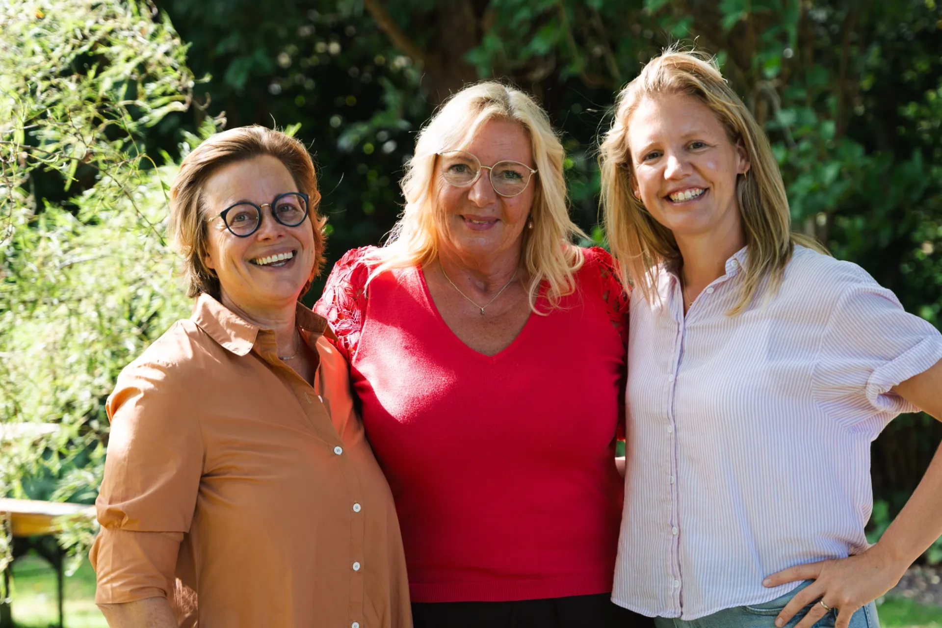 Oprichters Contano, Moi et Marie en Comma in samenwerking tegen menstruatieproblematiek in Gambia